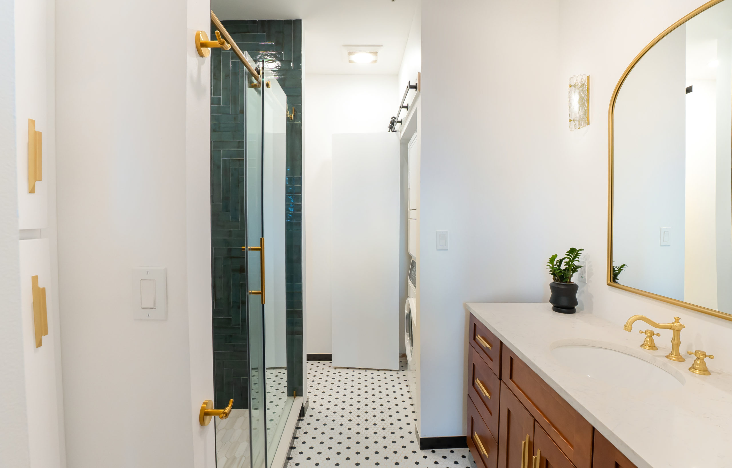 Antique Chic Emerald Bathroom